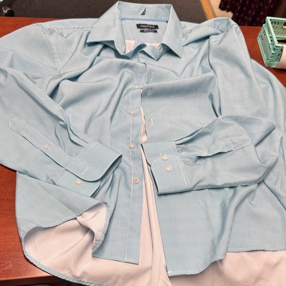 Nautica button down L // 081322 - Picture 1 of 2